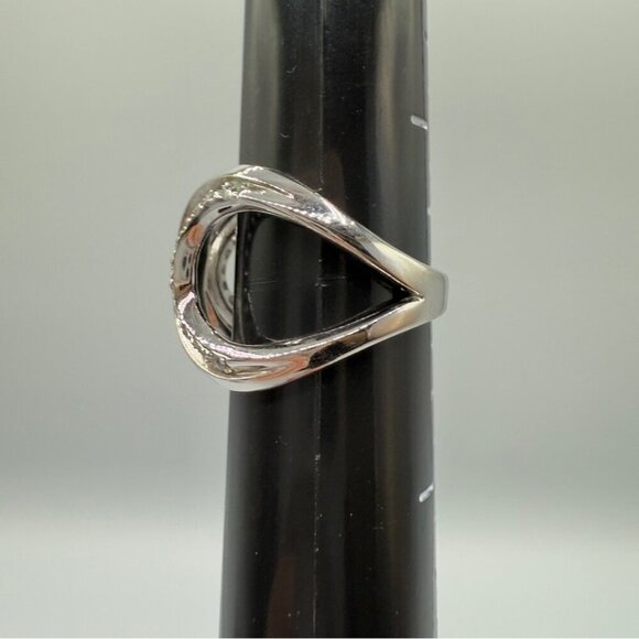 Gorgeous 'Embrace' Infinity Style rIng with CZ studded band - Picture 5 of 14